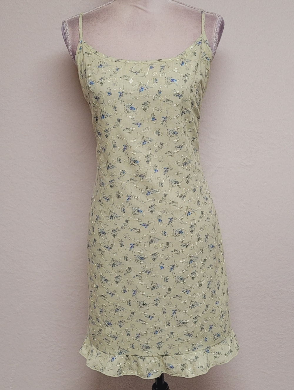 90s Vintage IZ Byer Sage Green Floral Embroidered Ruffle Hem Mini Dress 12 - Picture 2 of 12